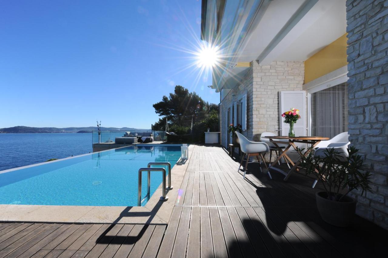 Villa Cablex Crveni Vrh Exteriör bild